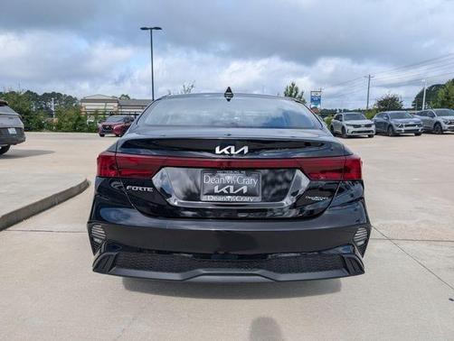 Aurora Black 2024 Kia Forte LXS