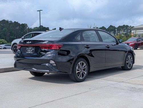 Aurora Black 2024 Kia Forte LXS
