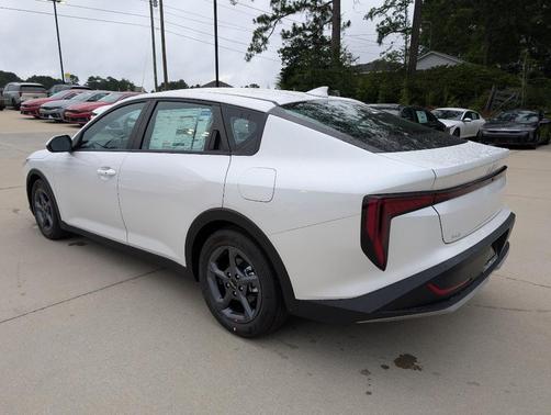 Snow White Pearl 2026 Kia K4 LXS