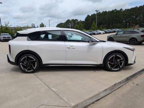 Snow White Pearl 2026 Kia K4 GT-Line