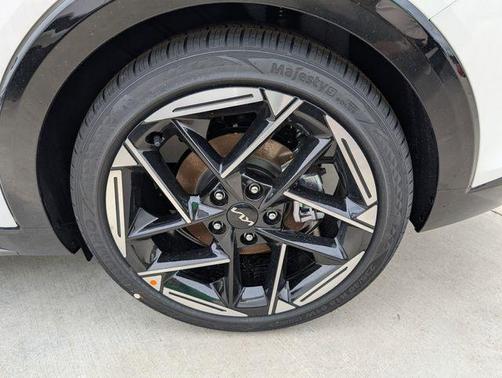 Snow White Pearl 2026 Kia K4 GT-Line