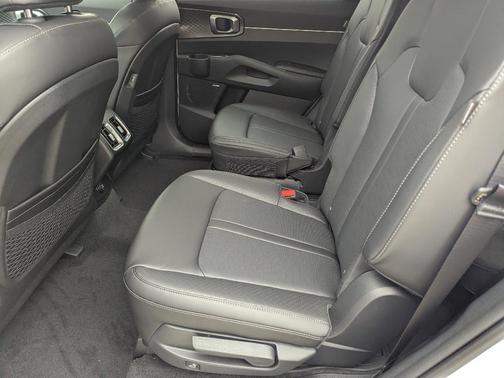 Glacial White Pearl 2026 Kia Sorento EX