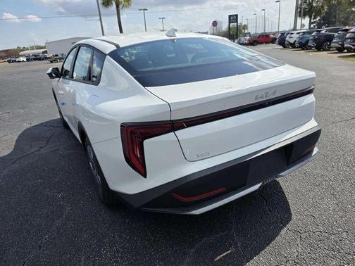 Snow White Pearl 2026 Kia K4 LX