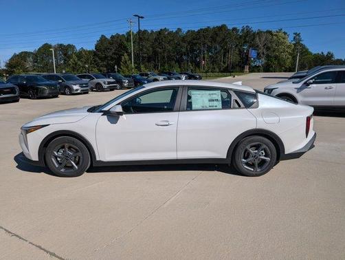 Snow White Pearl 2026 Kia K4 LXS