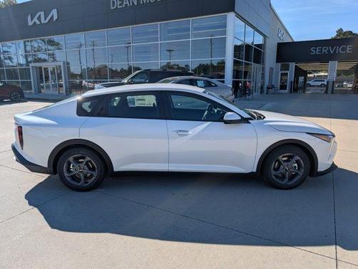Snow White Pearl 2026 Kia K4 LXS