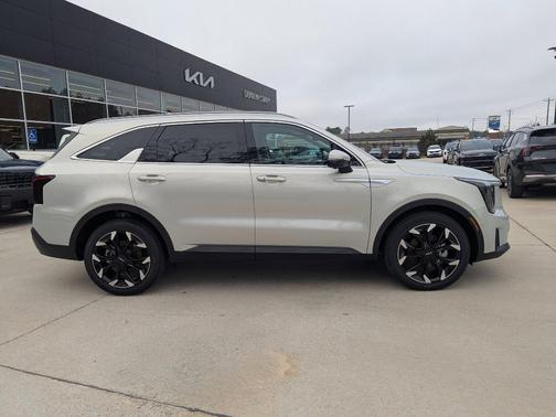 Ivory Silver 2026 Kia Sorento SX