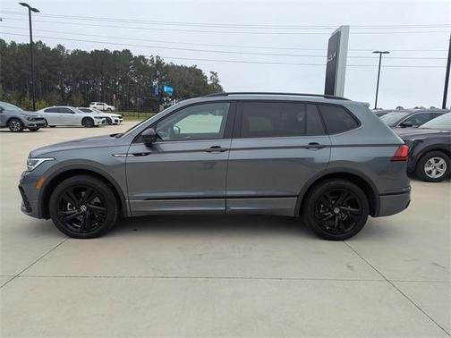 2024 Volkswagen Tiguan 2.0T SE R-Line Black