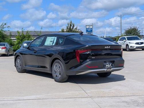 Aurora Black Pearl 2026 Kia K4 LX