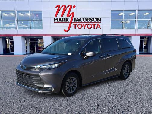 2022 Toyota Sienna XLE