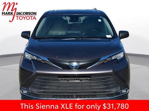 2022 Toyota Sienna XLE