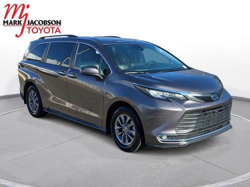 2022 Toyota Sienna XLE