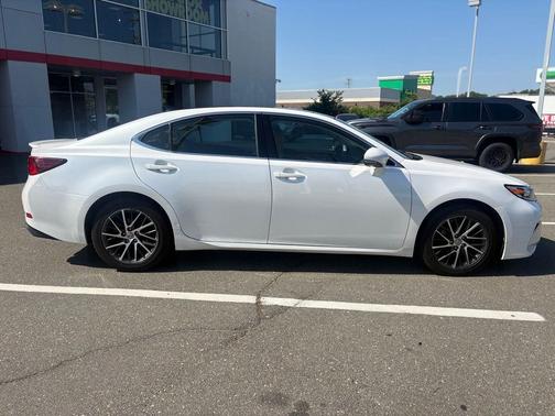 Eminent White Pearl 2018 Lexus ES 350 Base