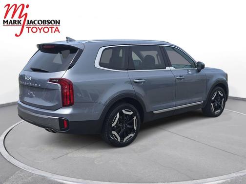 Everlasting Silver 2025 Kia Telluride S