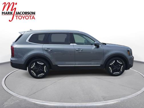 Everlasting Silver 2025 Kia Telluride S