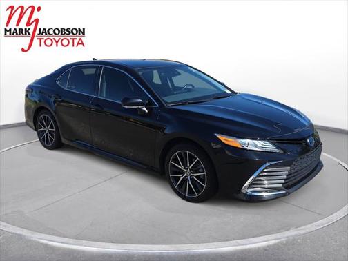 2023 Toyota Camry Hybrid XLE