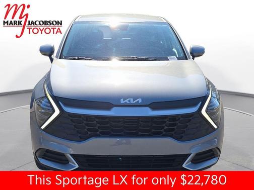 Everlasting Silver 2025 Kia Sportage LX