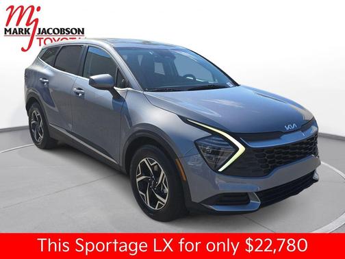 Everlasting Silver 2025 Kia Sportage LX