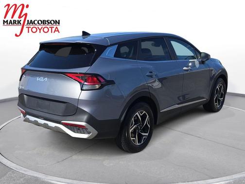 Everlasting Silver 2025 Kia Sportage LX