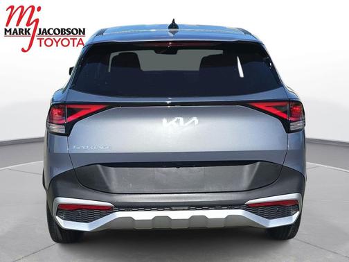 Everlasting Silver 2025 Kia Sportage LX