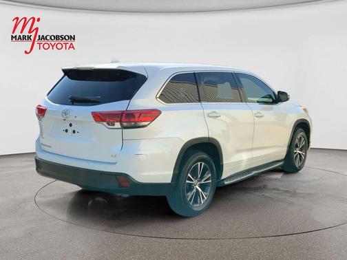 Blizzard Pearl 2017 Toyota Highlander LE Plus
