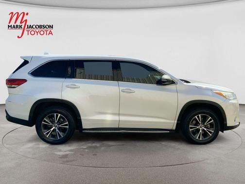 Blizzard Pearl 2017 Toyota Highlander LE Plus