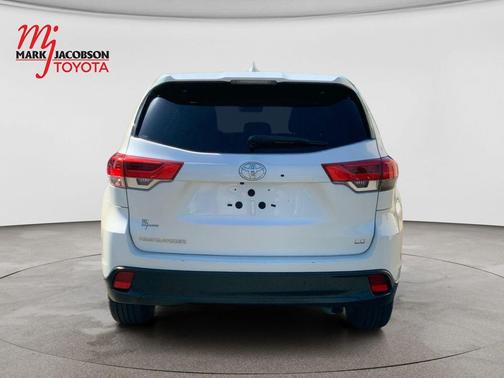 Blizzard Pearl 2017 Toyota Highlander LE Plus