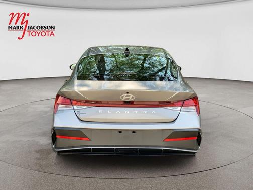 Fluid Metal 2024 Hyundai ELANTRA SEL