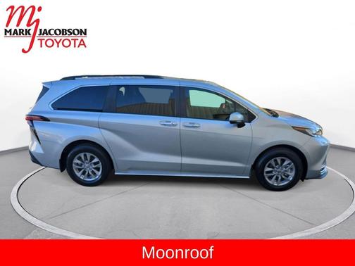 2022 Toyota Sienna XLE