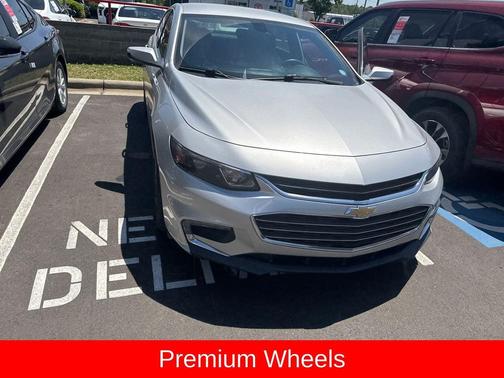 Silver Ice Metallic 2018 Chevrolet Malibu LT