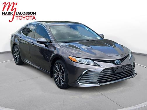 2023 Toyota Camry Hybrid XLE