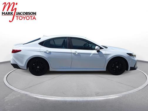 Ice Cap 2025 Toyota Camry SE
