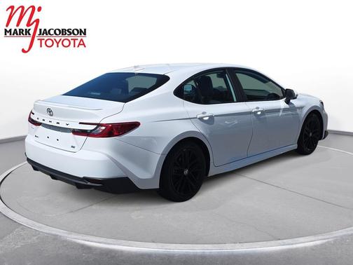 Ice Cap 2025 Toyota Camry SE