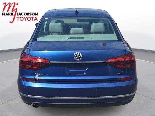 2017 Volkswagen Passat 1.8T SEL Premium