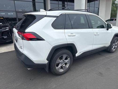 Ice Cap 2024 Toyota RAV4 Hybrid XLE