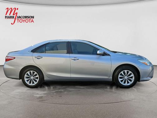 Celestial Silver Metallic 2017 Toyota Camry LE
