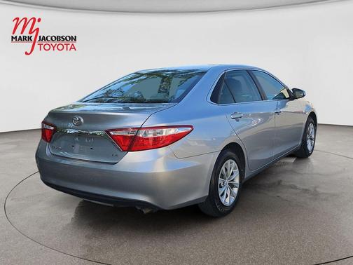 Celestial Silver Metallic 2017 Toyota Camry LE