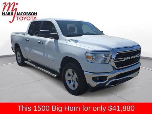Bright White Clearcoat 2024 RAM 1500 Big Horn/Lone Star