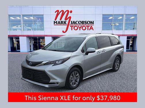2024 Toyota Sienna XLE