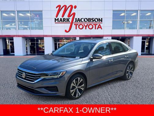 Platinum Gray Metallic 2021 Volkswagen Passat 2.0T SE