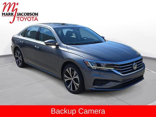 Platinum Gray Metallic 2021 Volkswagen Passat 2.0T SE