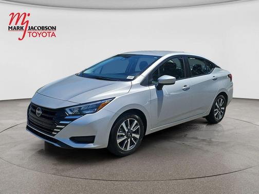 Brilliant Silver Metallic 2025 Nissan Versa 1.6 SV