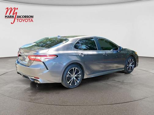Predawn Gray Mica 2019 Toyota Camry SE