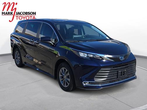 2024 Toyota Sienna XLE