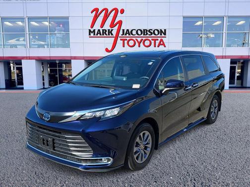 2024 Toyota Sienna XLE