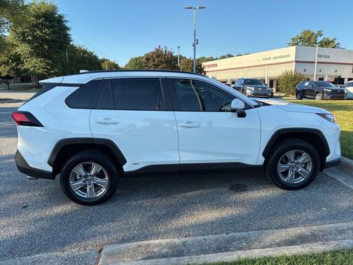 2024 Toyota RAV4 Hybrid XLE