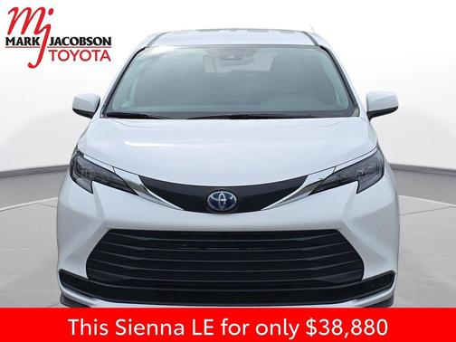 2025 Toyota Sienna LE