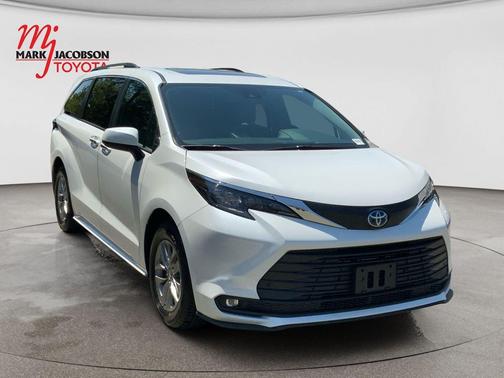 Wind Chill Pearl 2025 Toyota Sienna XLE