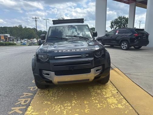 2023 Land Rover Defender 110 SE