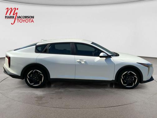 Snow White Pearl 2025 Kia K4 EX