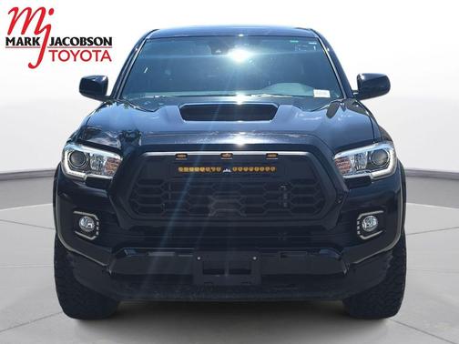 Midnight Black Metallic 2020 Toyota Tacoma V6